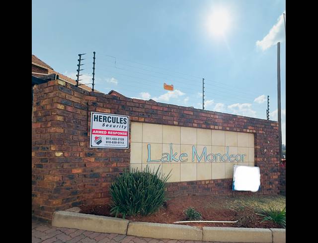 2 BEDROOM TOWNHOUSE FOR SALE IN MONDEOR